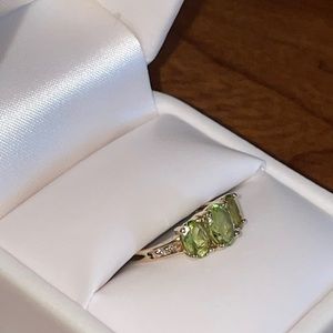 3 stone peridot and diamond ring 14k gold